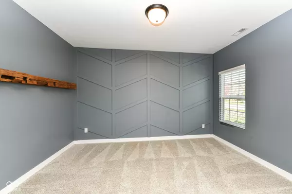 Westfield, IN 46074,18372 Clayborne DR