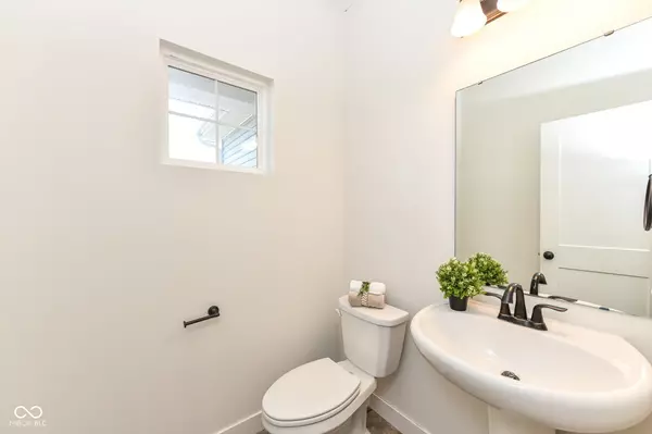 Westfield, IN 46074,18372 Clayborne DR