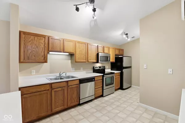 Indianapolis, IN 46227,8901 Hunters Creek DR #309