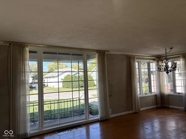 Indianapolis, IN 46227,523 E Mills AVE