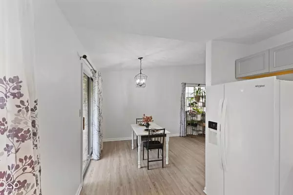 Greenwood, IN 46142,985 Kara LN