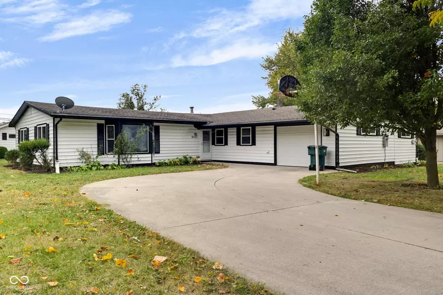 2001 W Woodmont DR, Muncie, IN 47304