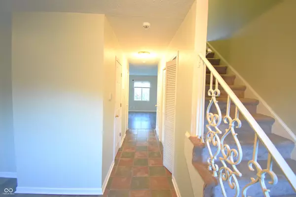 Indianapolis, IN 46260,1131 Canterbury SQ S