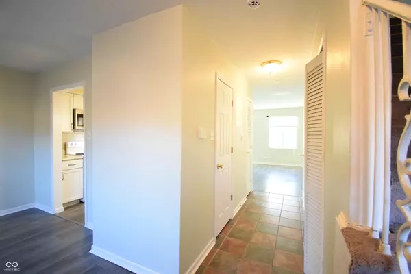 Indianapolis, IN 46260,1131 Canterbury SQ S