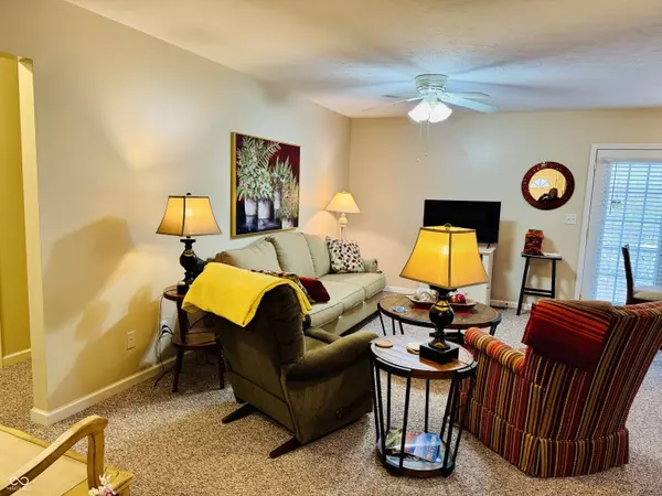 Brownstown, IN 47220,515 Autumn CT