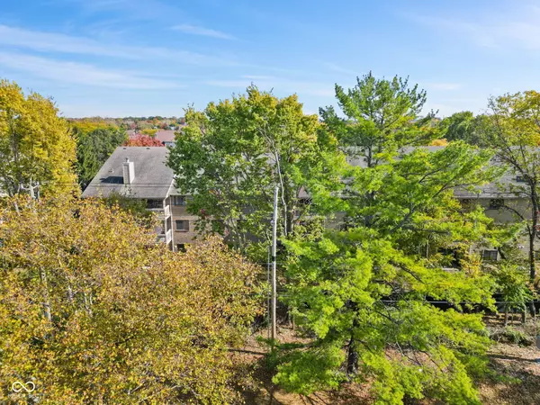 Indianapolis, IN 46268,8720 Yardley CT #206