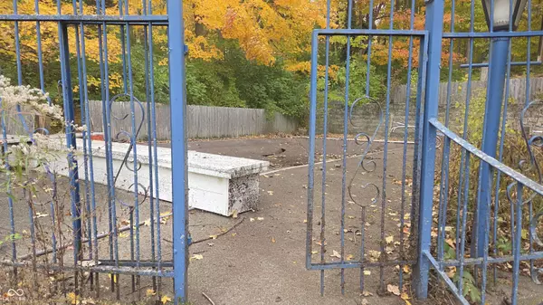 Indianapolis, IN 46256,8946 Fall Creek RD