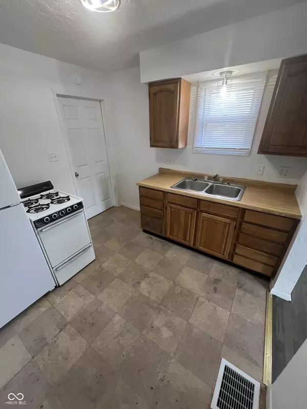 Anderson, IN 46016,702 W 23rd ST