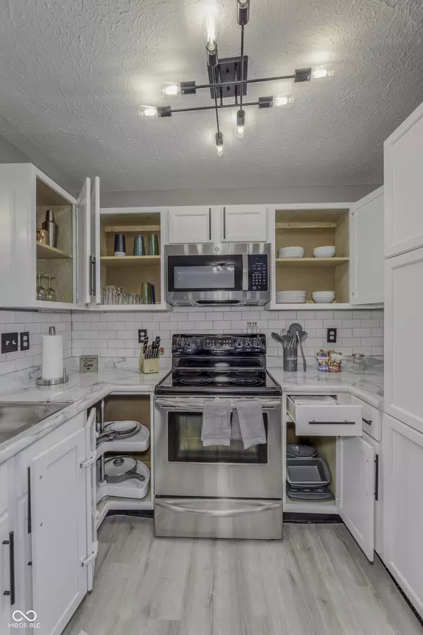 Indianapolis, IN 46227,8126 Xenia DR