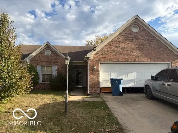 5401 Chestnut Woods DR, Indianapolis, IN 46224