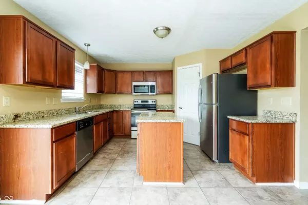 Indianapolis, IN 46229,2146 Rosswood BLVD