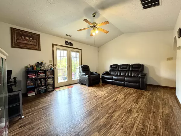 Indianapolis, IN 46217,6410 Coconut CT