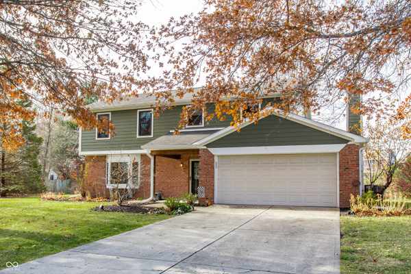10 Danbury CT, Zionsville, IN 46077