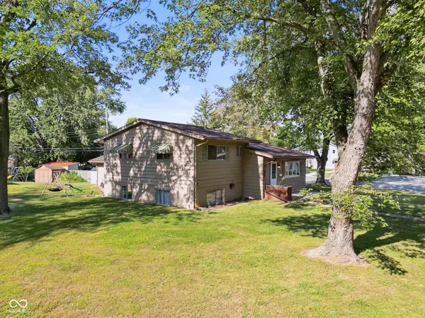 3042 Fairlawn DR, Columbus, IN 47203