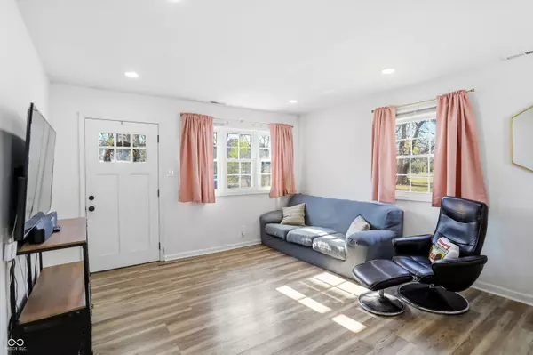 Indianapolis, IN 46260,2032 W 63rd ST