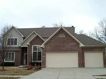 6434 ROYAL OAKLAND DR, Indianapolis, IN 46236