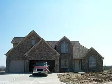 2677 Hillview DR, New Palestine, IN 46163