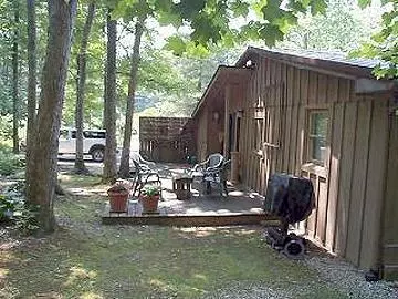 755 Creamer RD, Nashville, IN 47448