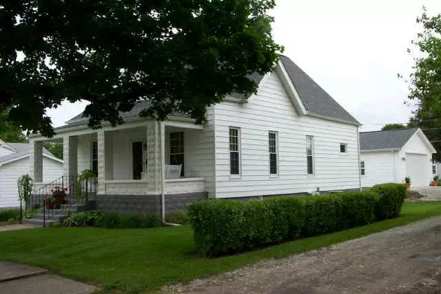 Elwood, IN 46036,1810 N B ST