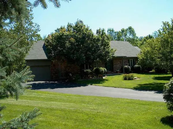 5001 Somerset LN, Zionsville, IN 46077