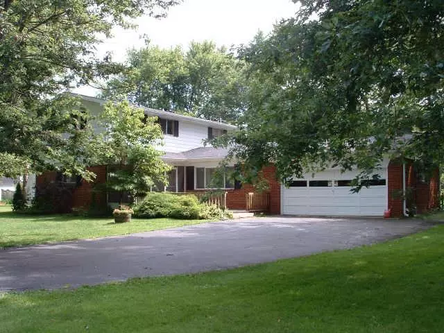 5205 WILLOW RD, Zionsville, IN 46077