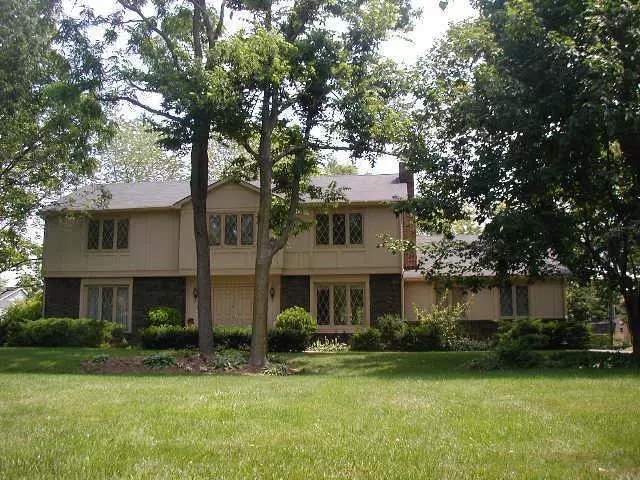 253 Red Oak LN, Carmel, IN 46033