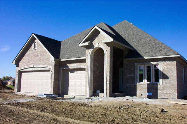 210 Southwind LN, Greenwood, IN 46142