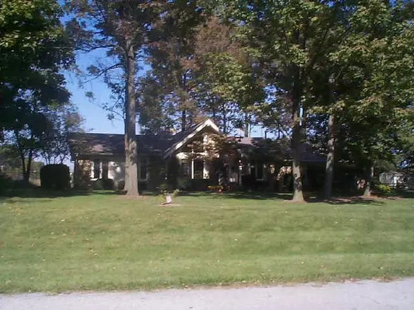 6954 W Sweet Creek DR, New Palestine, IN 46163