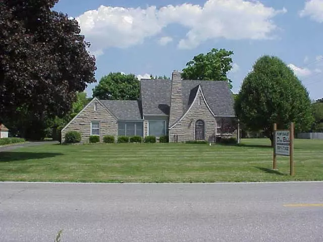 1013 N Bluff RD, Greenwood, IN 46142