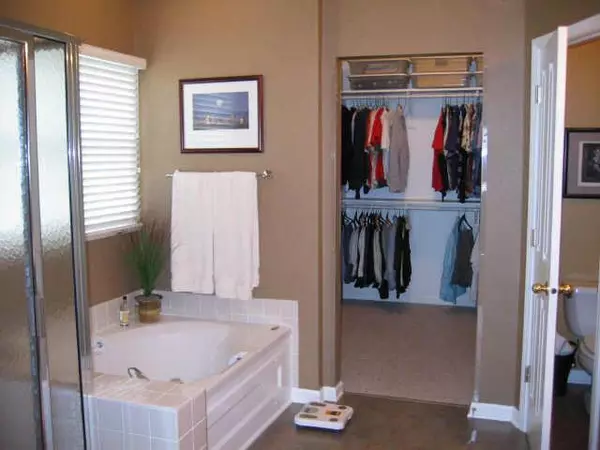 Westfield, IN 46074,563 Stockbridge DR