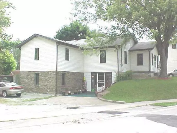 1702 EAST LYNN ST, Anderson, IN 46016