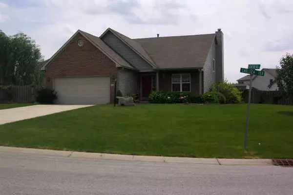 818 LIONSHEAD LN, Greenwood, IN 46143