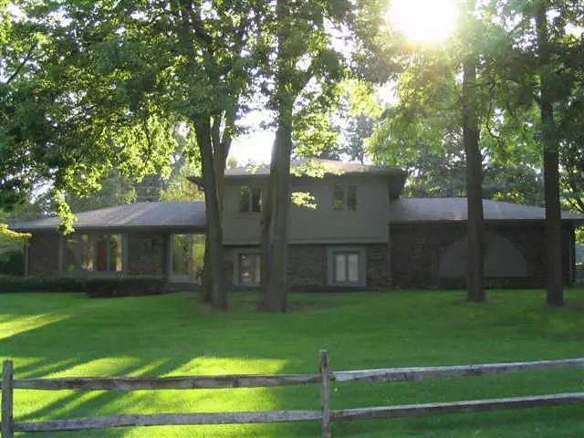 508 Leisure CT, Greenwood, IN 46142