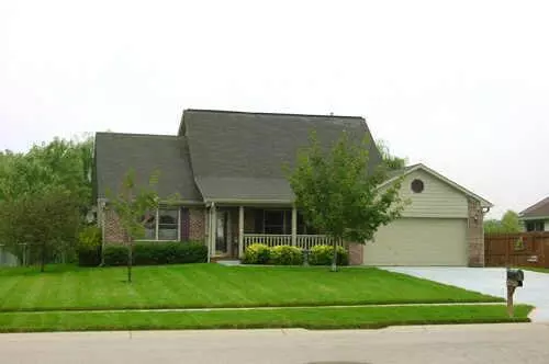 572 CLEARWATER BLVD, Whiteland, IN 46184