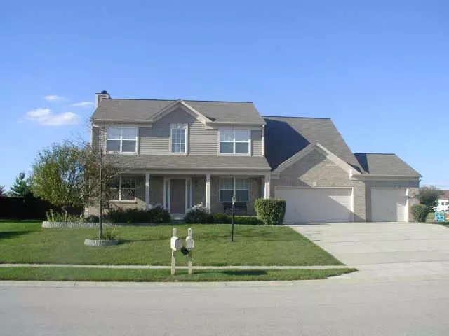 202 W Columbine LN, Westfield, IN 46074