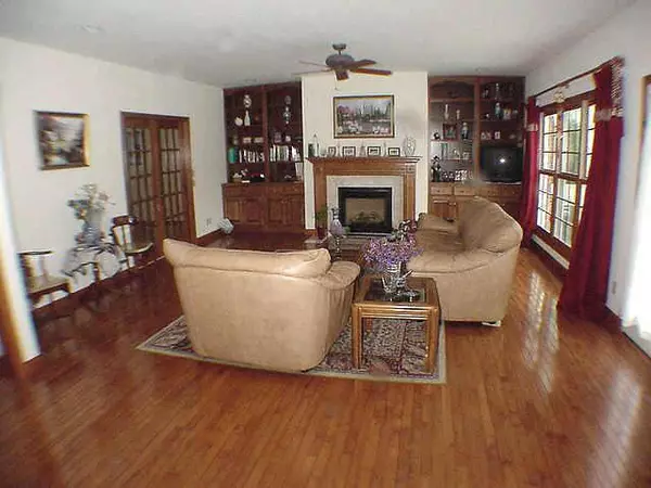 Columbus, IN 47201,6042 Leatherback Dr CT