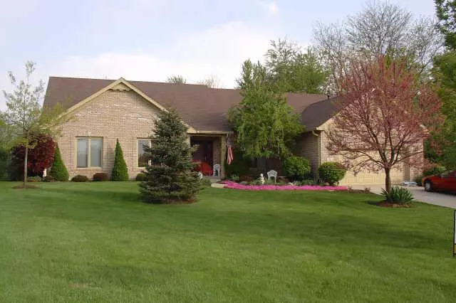 63 Racquet CT, Greenwood, IN 46142