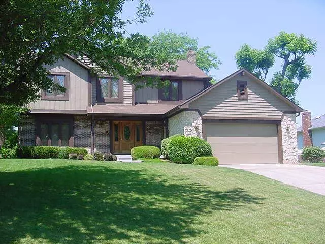 584 Ashbourne LN, Greenwood, IN 46142