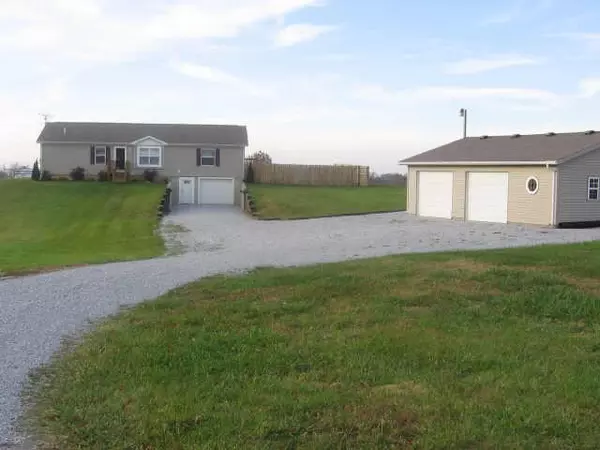 3943 S Flatrock River Rd, Rushville, IN 46173