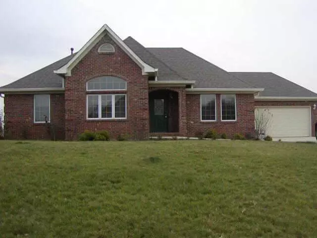 5541 W HACKBERRY TRL, New Palestine, IN 46163