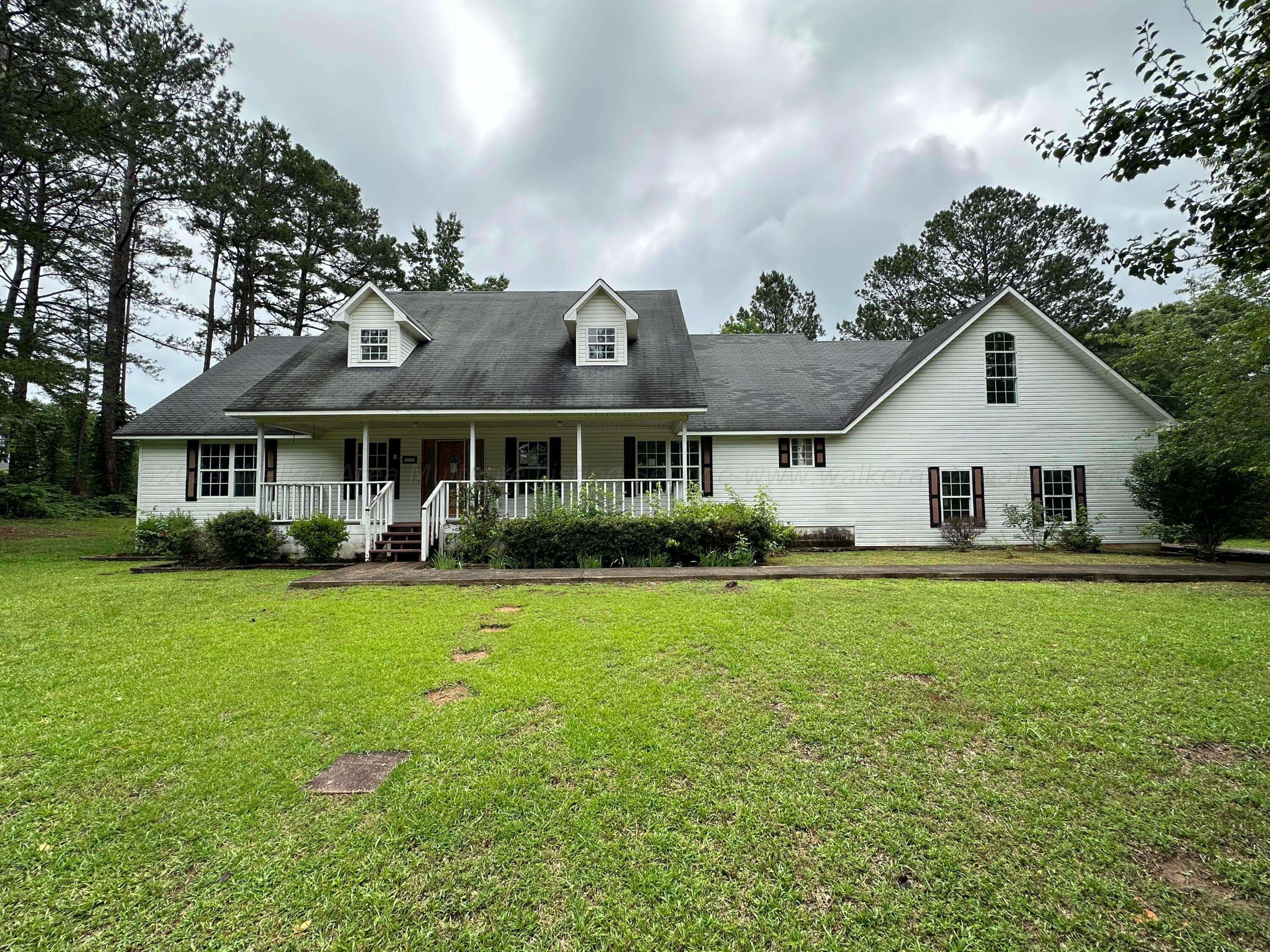 406 NE 8TH St, Carbon Hill, AL 35549