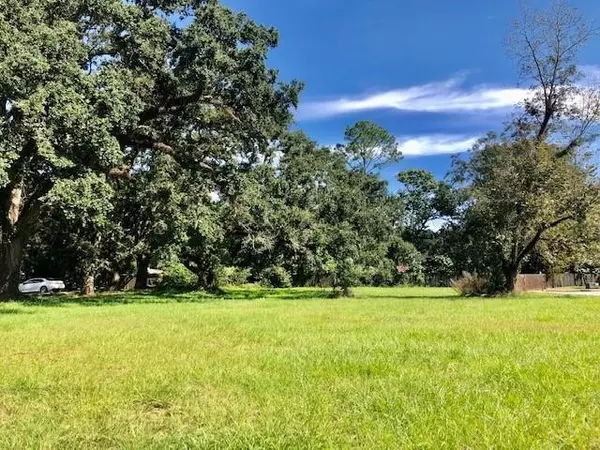 Mobile, AL 36609,713 Oak Circle DR E #16