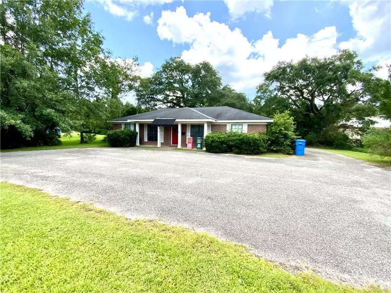 13105 Wintzell AVE N, Bayou La Batre, AL 36509