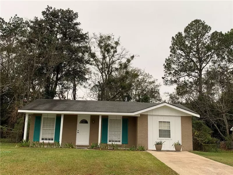 79 Elizabeth AVE, Chickasaw, AL 36611