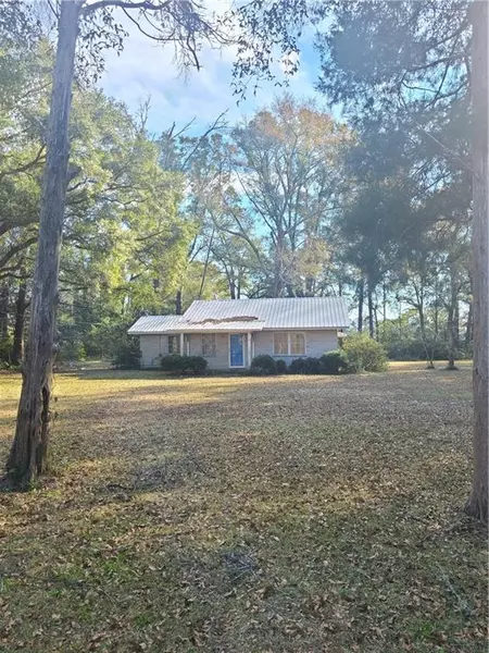 56 Orange AVE E, Satsuma, AL 36572