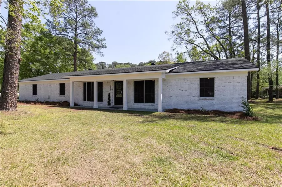 256 Orange AVE E, Satsuma, AL 36572