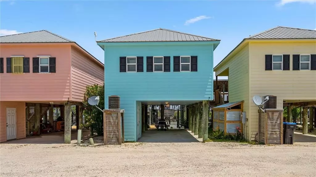 713 Lemoyne DR, Dauphin Island, AL 36528