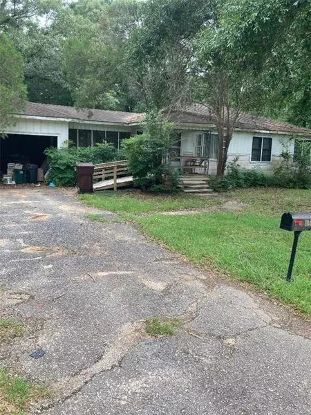 104 Bayou AVE E, Satsuma, AL 36572