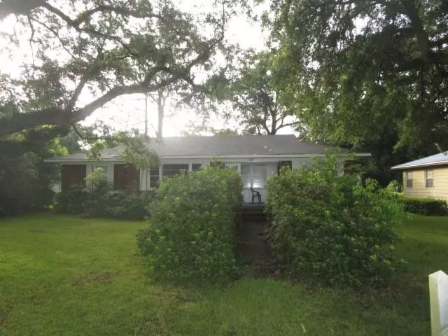 214 Jackson ST, Chickasaw, AL 36611