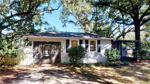 5208 Greenwood LN, Mobile, AL 36608